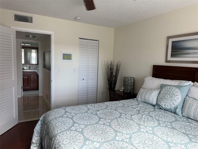 PRICE TO SELL. Very beautiful one bedroom, one bath in sunrise on Sunrise Lakes Phase III in Florida - for sale on GolfHomes.com, golf home, golf lot