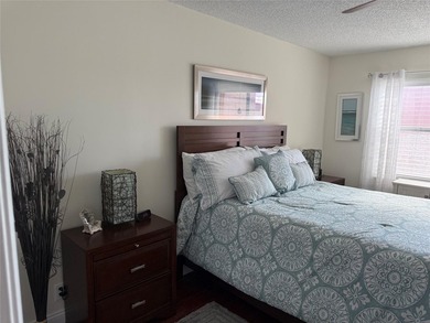 PRICE TO SELL. Very beautiful one bedroom, one bath in sunrise on Sunrise Lakes Phase III in Florida - for sale on GolfHomes.com, golf home, golf lot