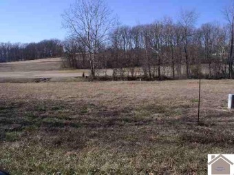 Nice Building lot on Benton golf course with all city amenities on Benton Golf & Country Club in Kentucky - for sale on GolfHomes.com, golf home, golf lot