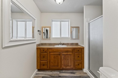 Rare find, tons of upgrades. Master bedroom/bathroom remodeled on Falcon Crest Golf Club in Idaho - for sale on GolfHomes.com, golf home, golf lot