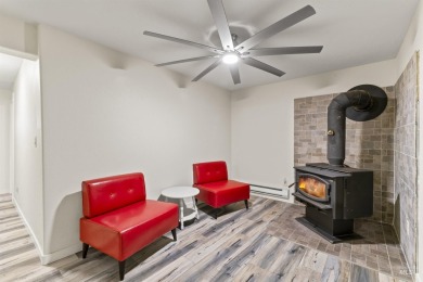 Rare find, tons of upgrades. Master bedroom/bathroom remodeled on Falcon Crest Golf Club in Idaho - for sale on GolfHomes.com, golf home, golf lot