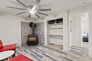 Rare find, tons of upgrades. Master bedroom/bathroom remodeled on Falcon Crest Golf Club in Idaho - for sale on GolfHomes.com, golf home, golf lot