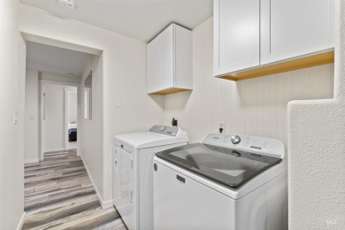 Rare find, tons of upgrades. Master bedroom/bathroom remodeled on Falcon Crest Golf Club in Idaho - for sale on GolfHomes.com, golf home, golf lot