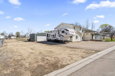 Rare find, tons of upgrades. Master bedroom/bathroom remodeled on Falcon Crest Golf Club in Idaho - for sale on GolfHomes.com, golf home, golf lot