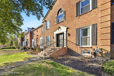 Nestled in the highly desirable Hunting Creek, this beautifully on Hunting Creek Country Club in Kentucky - for sale on GolfHomes.com, golf home, golf lot