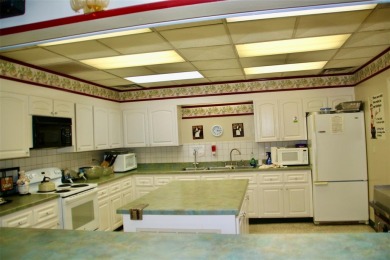 **GOLDEN GATE'S BOLD AND BEAUTIFUL!** Magnificent 2 bedroom, 2 on Mainlands Golf Club in Florida - for sale on GolfHomes.com, golf home, golf lot