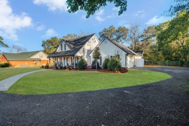 Charming, meticulously maintained 3-bedroom, 3-bath home located on Havana Golf and Country Club in Florida - for sale on GolfHomes.com, golf home, golf lot