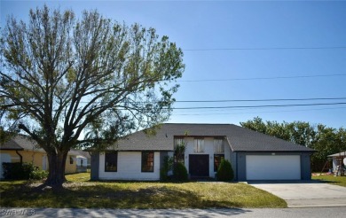 This charming home is ideally located just minutes from the on El Rio Golf Course and Club in Florida - for sale on GolfHomes.com, golf home, golf lot