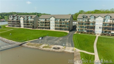 LET THE SUN SHINE IN! This cheery 3-bedroom 2 bath condo located on Lake Valley Country Club in Missouri - for sale on GolfHomes.com, golf home, golf lot