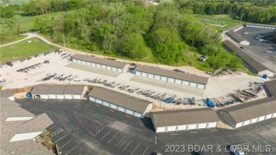 LET THE SUN SHINE IN! This cheery 3-bedroom 2 bath condo located on Lake Valley Country Club in Missouri - for sale on GolfHomes.com, golf home, golf lot