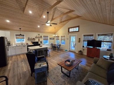 Cozy cabin for the perfect weekend retreat on Greers Ferry Lake on Tannenbaum Golf Club in Arkansas - for sale on GolfHomes.com, golf home, golf lot