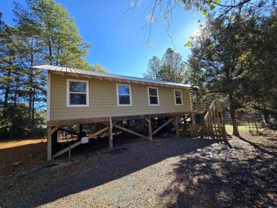 Cozy cabin for the perfect weekend retreat on Greers Ferry Lake on Tannenbaum Golf Club in Arkansas - for sale on GolfHomes.com, golf home, golf lot