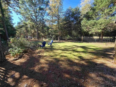 Cozy cabin for the perfect weekend retreat on Greers Ferry Lake on Tannenbaum Golf Club in Arkansas - for sale on GolfHomes.com, golf home, golf lot