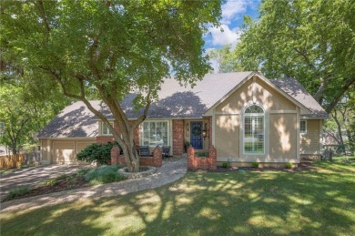 Don't miss this charming home in the heart of highly on Leawood South Country Club in Kansas - for sale on GolfHomes.com, golf home, golf lot