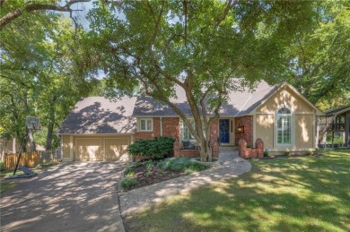 Don't miss this charming home in the heart of highly on Leawood South Country Club in Kansas - for sale on GolfHomes.com, golf home, golf lot