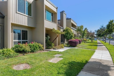 Cozy 3-bedroom townhome in Garden Isle.   The open floor plan on Chuck Corica Golf Complex in California - for sale on GolfHomes.com, golf home, golf lot
