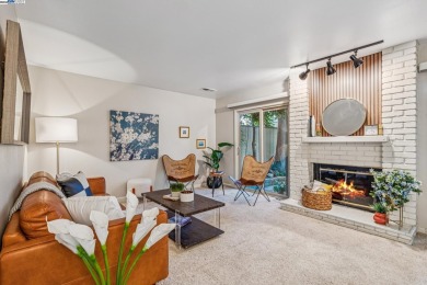 Cozy 3-bedroom townhome in Garden Isle.   The open floor plan on Chuck Corica Golf Complex in California - for sale on GolfHomes.com, golf home, golf lot