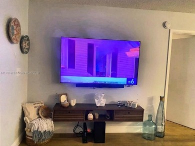 Discover this beautifully maintained 2BR 2BA condo in the on Oriole Golf and Tennis Club in Florida - for sale on GolfHomes.com, golf home, golf lot