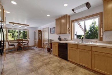 This well-appointed mountain style retreat offers excellent on Bailey Creek Golf Course in California - for sale on GolfHomes.com, golf home, golf lot