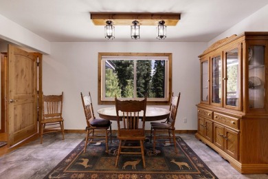 This well-appointed mountain style retreat offers excellent on Bailey Creek Golf Course in California - for sale on GolfHomes.com, golf home, golf lot