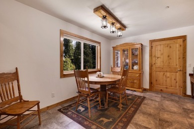This well-appointed mountain style retreat offers excellent on Bailey Creek Golf Course in California - for sale on GolfHomes.com, golf home, golf lot