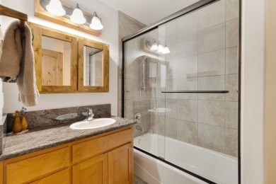 This well-appointed mountain style retreat offers excellent on Bailey Creek Golf Course in California - for sale on GolfHomes.com, golf home, golf lot