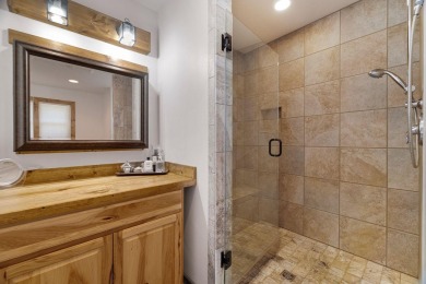 This well-appointed mountain style retreat offers excellent on Bailey Creek Golf Course in California - for sale on GolfHomes.com, golf home, golf lot