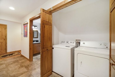 This well-appointed mountain style retreat offers excellent on Bailey Creek Golf Course in California - for sale on GolfHomes.com, golf home, golf lot