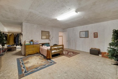 This well-appointed mountain style retreat offers excellent on Bailey Creek Golf Course in California - for sale on GolfHomes.com, golf home, golf lot