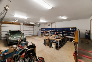 This well-appointed mountain style retreat offers excellent on Bailey Creek Golf Course in California - for sale on GolfHomes.com, golf home, golf lot