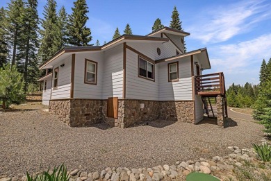 This well-appointed mountain style retreat offers excellent on Bailey Creek Golf Course in California - for sale on GolfHomes.com, golf home, golf lot