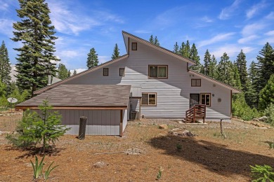 This well-appointed mountain style retreat offers excellent on Bailey Creek Golf Course in California - for sale on GolfHomes.com, golf home, golf lot