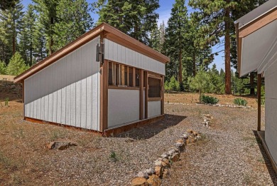 This well-appointed mountain style retreat offers excellent on Bailey Creek Golf Course in California - for sale on GolfHomes.com, golf home, golf lot