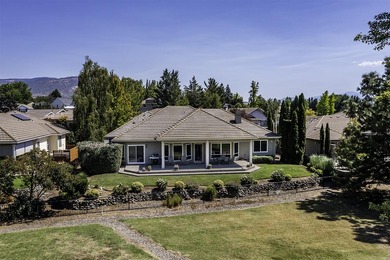 Stunning, contemporary single level 3 bed, 3 bath home perfectly on Rogue Valley Country Club in Oregon - for sale on GolfHomes.com, golf home, golf lot