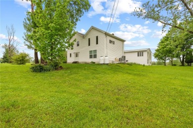 RARE 3-unit on a golf course! Recently renovated and full of on Greenview Country Club - Greenview in New York - for sale on GolfHomes.com, golf home, golf lot