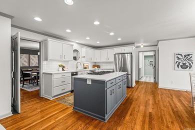 Set on a quiet cul-de-sac in Pleasant Valley, this on Pleasant Valley Country Club in Arkansas - for sale on GolfHomes.com, golf home, golf lot