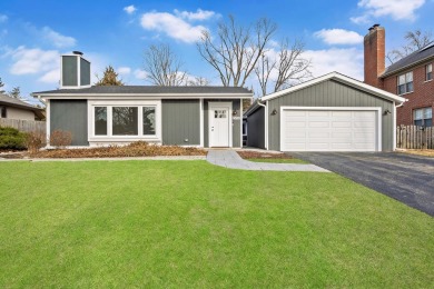 Welcome to 'GOLFVIEW HILLS in HINSDALE'! Vacation-style living on Ruth Lake Country Club in Illinois - for sale on GolfHomes.com, golf home, golf lot