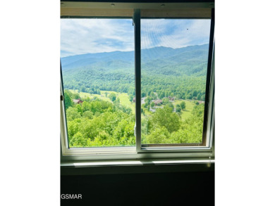 This 2 bed/1 bath luxury condo can accommodate up to 6 guests on Bent Creek Golf Course in Tennessee - for sale on GolfHomes.com, golf home, golf lot