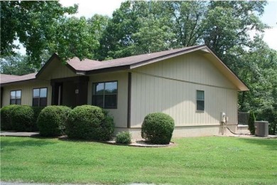Low-maintenance living in the heart of Bella Vista! This on Bella Vista - Metfield Golf Complex and Country Club in Arkansas - for sale on GolfHomes.com, golf home, golf lot