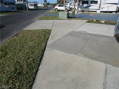 LOCATION! LOCATION! Vacant lot on a 2-way street in Palmetto on Kelly Greens Golf and Country Club in Florida - for sale on GolfHomes.com, golf home, golf lot
