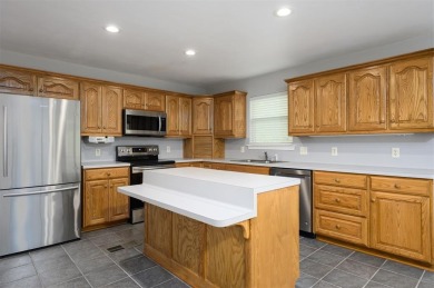 Charming Home in Sought-After Holly Lake Ranch - Nestled in this on Holly Lake Ranch Golf Club in Texas - for sale on GolfHomes.com, golf home, golf lot