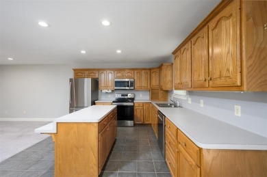 Charming Home in Sought-After Holly Lake Ranch - Nestled in this on Holly Lake Ranch Golf Club in Texas - for sale on GolfHomes.com, golf home, golf lot