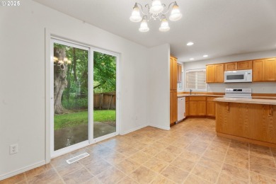Beautiful Washougal 3-bed, 2.5-bath, 1,610sqft home with a green on Orchard Hills Country Club in Washington - for sale on GolfHomes.com, golf home, golf lot
