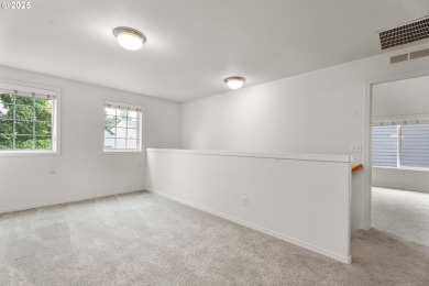 Beautiful Washougal 3-bed, 2.5-bath, 1,610sqft home with a green on Orchard Hills Country Club in Washington - for sale on GolfHomes.com, golf home, golf lot
