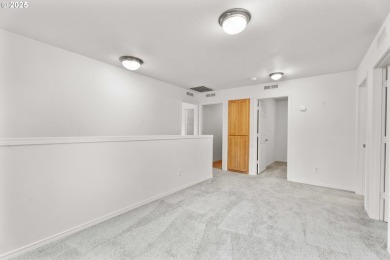 Beautiful Washougal 3-bed, 2.5-bath, 1,610sqft home with a green on Orchard Hills Country Club in Washington - for sale on GolfHomes.com, golf home, golf lot