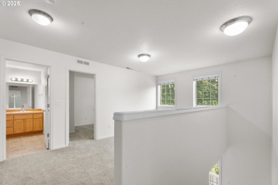 Beautiful Washougal 3-bed, 2.5-bath, 1,610sqft home with a green on Orchard Hills Country Club in Washington - for sale on GolfHomes.com, golf home, golf lot