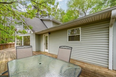 Charming Home in Sought-After Holly Lake Ranch - Nestled in this on Holly Lake Ranch Golf Club in Texas - for sale on GolfHomes.com, golf home, golf lot