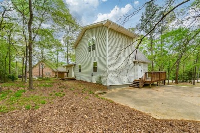 Charming Home in Sought-After Holly Lake Ranch - Nestled in this on Holly Lake Ranch Golf Club in Texas - for sale on GolfHomes.com, golf home, golf lot