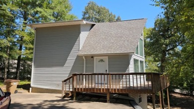 Charming Home in Sought-After Holly Lake Ranch - Nestled in this on Holly Lake Ranch Golf Club in Texas - for sale on GolfHomes.com, golf home, golf lot