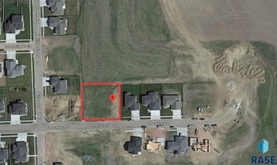 Discover the opportunity to build your dream home in the highly on Willow Run Golf Course in South Dakota - for sale on GolfHomes.com, golf home, golf lot